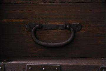 アンティーク家具　和製アンティーク　明治大正期　総桐材　味わいと渋さが格好良い関東帳場箪笥(時代箪笥、和タンス、桐箪笥、桐たんす)