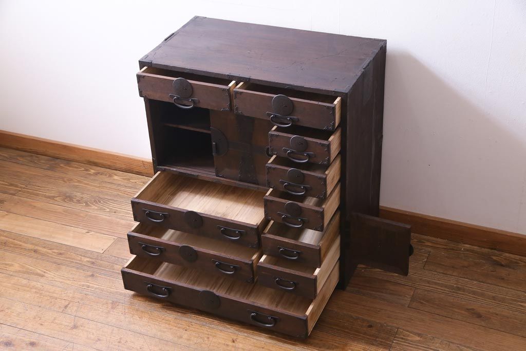 アンティーク家具　和製アンティーク　明治大正期　総桐材　味わいと渋さが格好良い関東帳場箪笥(時代箪笥、和タンス、桐箪笥、桐たんす)