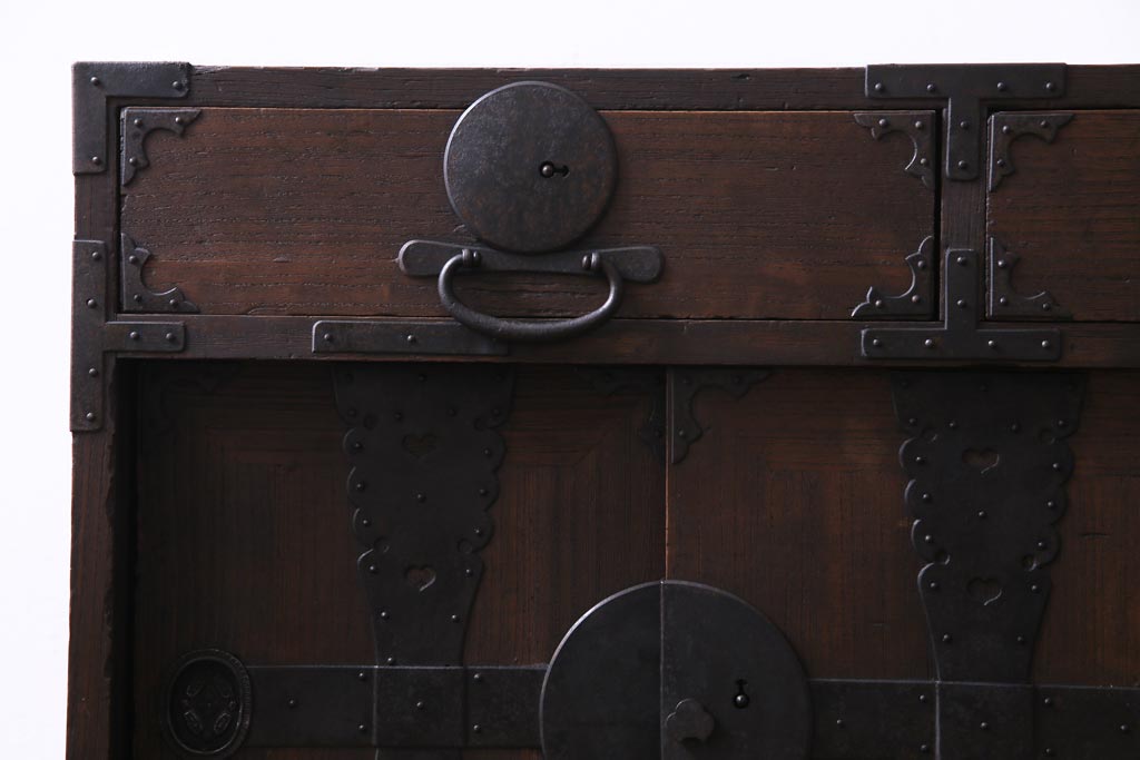 アンティーク家具　和製アンティーク　明治大正期　総桐材　味わいと渋さが格好良い関東帳場箪笥(時代箪笥、和タンス、桐箪笥、桐たんす)