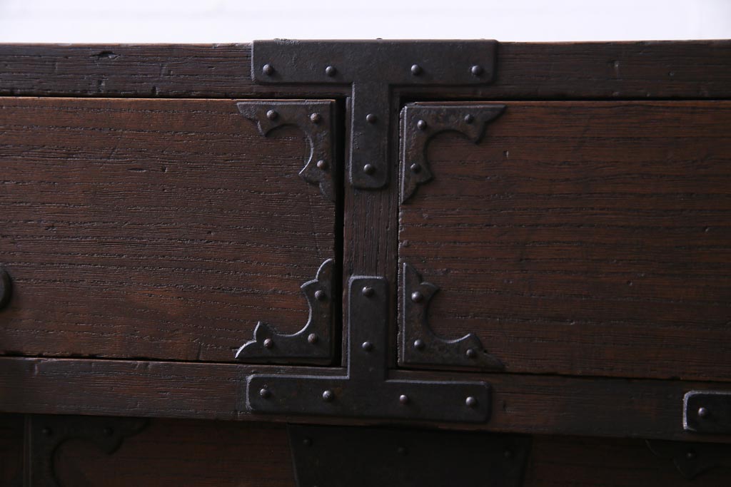 アンティーク家具　和製アンティーク　明治大正期　総桐材　味わいと渋さが格好良い関東帳場箪笥(時代箪笥、和タンス、桐箪笥、桐たんす)