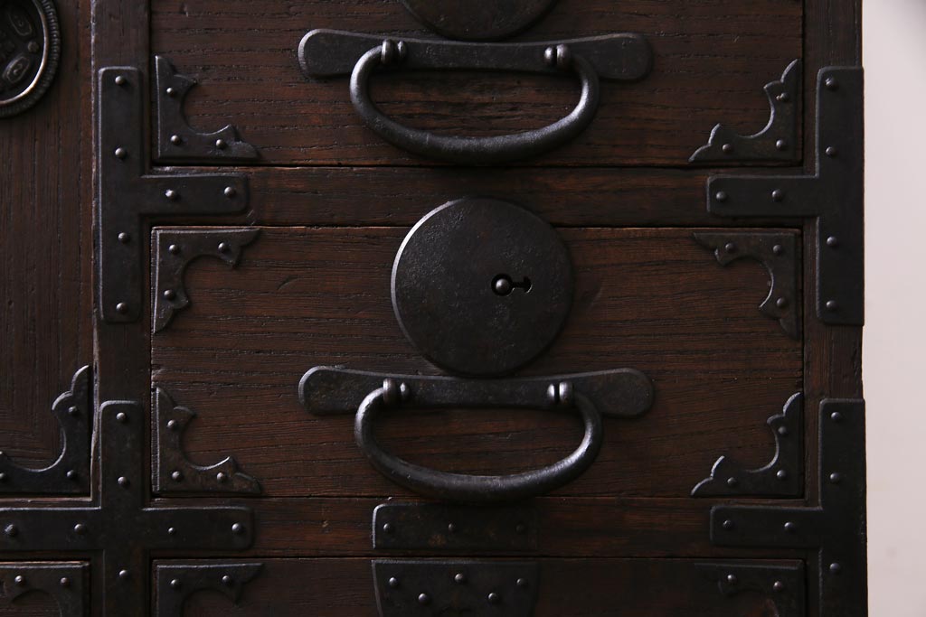 アンティーク家具　和製アンティーク　明治大正期　総桐材　味わいと渋さが格好良い関東帳場箪笥(時代箪笥、和タンス、桐箪笥、桐たんす)