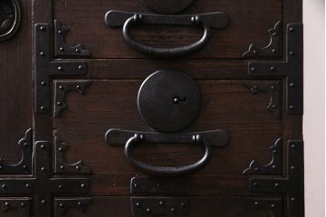 アンティーク家具　和製アンティーク　明治大正期　総桐材　味わいと渋さが格好良い関東帳場箪笥(時代箪笥、和タンス、桐箪笥、桐たんす)