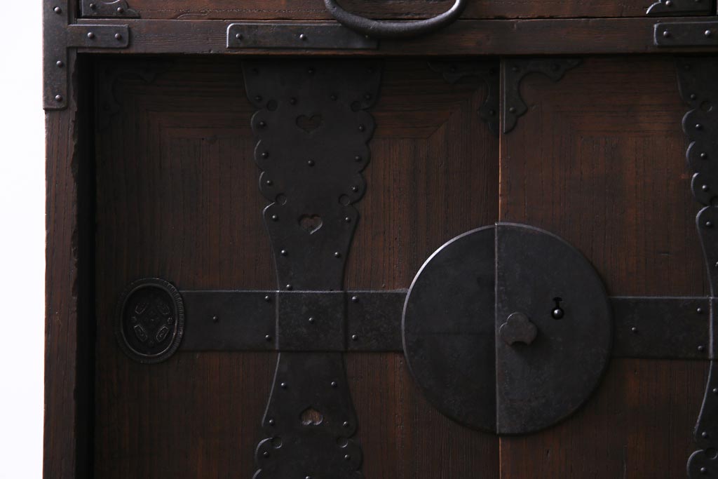 アンティーク家具　和製アンティーク　明治大正期　総桐材　味わいと渋さが格好良い関東帳場箪笥(時代箪笥、和タンス、桐箪笥、桐たんす)