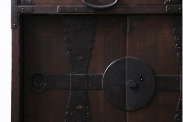 アンティーク家具　和製アンティーク　明治大正期　総桐材　味わいと渋さが格好良い関東帳場箪笥(時代箪笥、和タンス、桐箪笥、桐たんす)