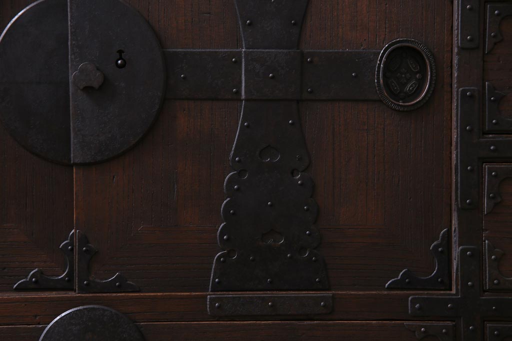 アンティーク家具　和製アンティーク　明治大正期　総桐材　味わいと渋さが格好良い関東帳場箪笥(時代箪笥、和タンス、桐箪笥、桐たんす)