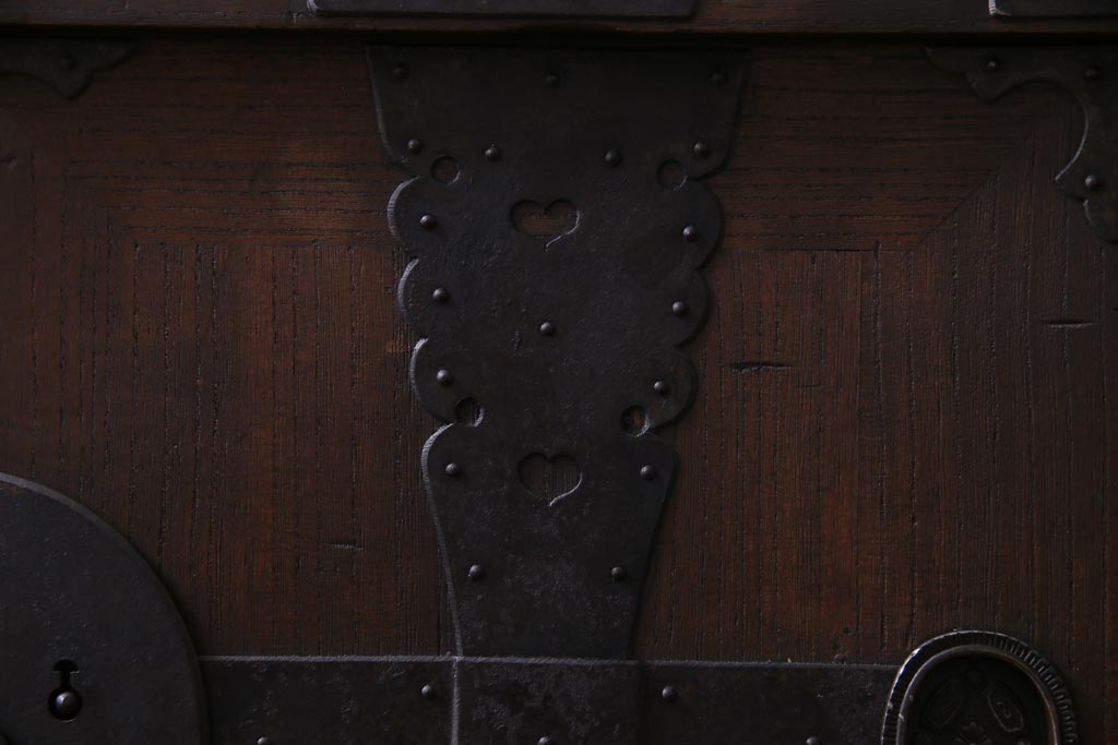 アンティーク家具　和製アンティーク　明治大正期　総桐材　味わいと渋さが格好良い関東帳場箪笥(時代箪笥、和タンス、桐箪笥、桐たんす)