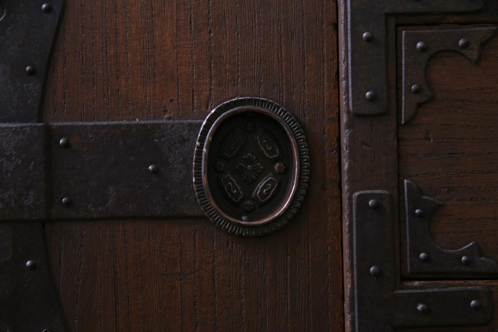 アンティーク家具　和製アンティーク　明治大正期　総桐材　味わいと渋さが格好良い関東帳場箪笥(時代箪笥、和タンス、桐箪笥、桐たんす)