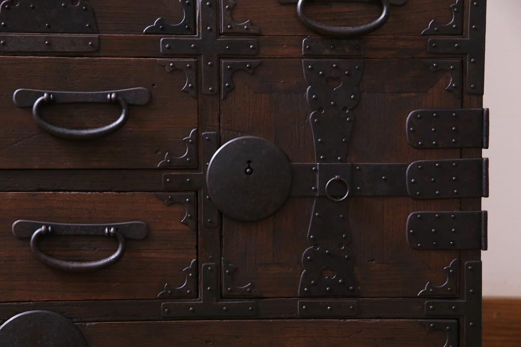 アンティーク家具　和製アンティーク　明治大正期　総桐材　味わいと渋さが格好良い関東帳場箪笥(時代箪笥、和タンス、桐箪笥、桐たんす)