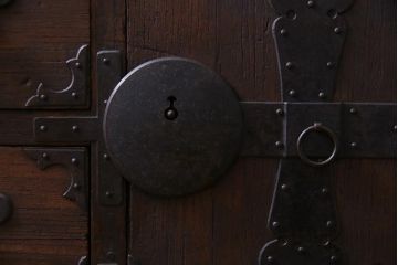 アンティーク家具　和製アンティーク　明治大正期　総桐材　味わいと渋さが格好良い関東帳場箪笥(時代箪笥、和タンス、桐箪笥、桐たんす)