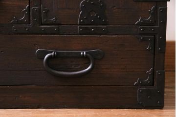 アンティーク家具　和製アンティーク　明治大正期　総桐材　味わいと渋さが格好良い関東帳場箪笥(時代箪笥、和タンス、桐箪笥、桐たんす)