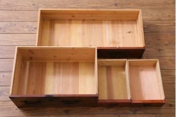 アンティーク家具　和製アンティーク　鉄脚付リメイク　縁起の良い図柄の金具が付いた箪笥テレビボード(リビングボード、引き出し)