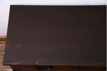 アンティーク家具　和製アンティーク　鉄脚付リメイク　縁起の良い図柄の金具が付いた箪笥テレビボード(リビングボード、引き出し)