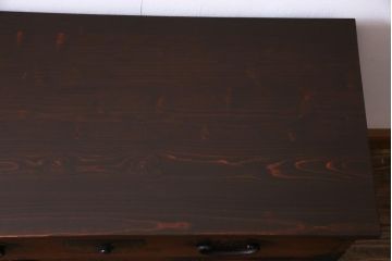 アンティーク家具　和製アンティーク　鉄脚付リメイク　縁起の良い図柄の金具が付いた箪笥テレビボード(リビングボード、引き出し)