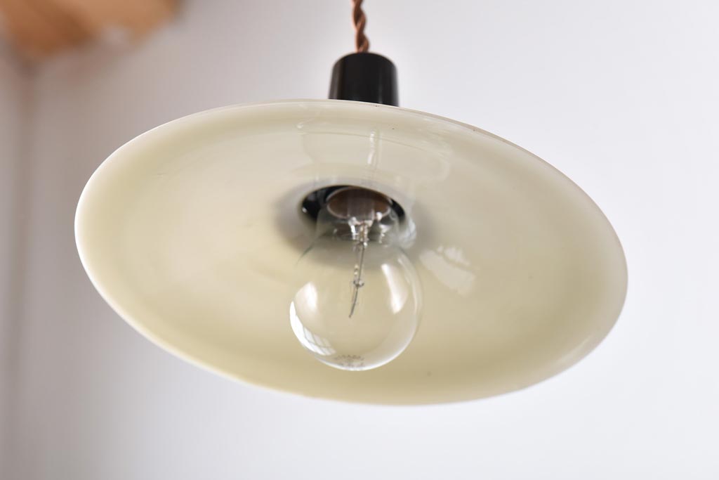 戦前　和製アンティーク　レトロな趣あふれる昔ながらの平笠ペンダントライト(天井照明、吊り下げ照明)