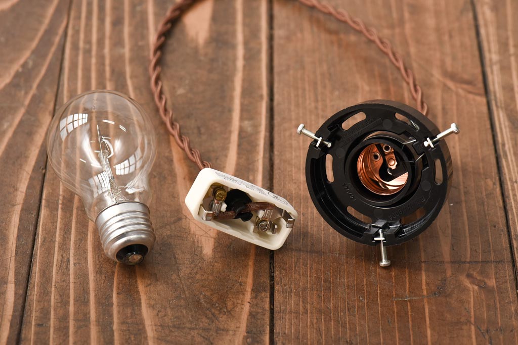 戦前　和製アンティーク　レトロな趣あふれる昔ながらの平笠ペンダントライト(天井照明、吊り下げ照明)