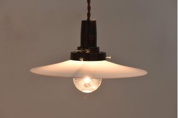 戦前　和製アンティーク　レトロな趣あふれる昔ながらの平笠ペンダントライト(天井照明、吊り下げ照明)(1)