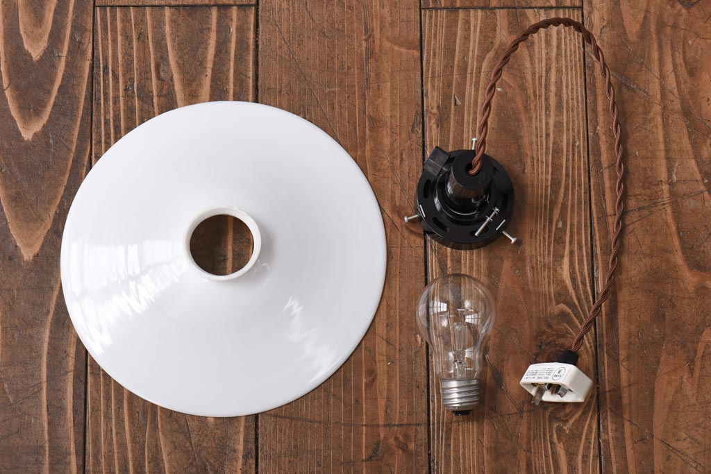 戦前　和製アンティーク　レトロな趣あふれる昔ながらの平笠ペンダントライト(天井照明、吊り下げ照明)(1)