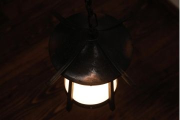 和製アンティーク　情緒あふれる佇まいが魅力的な吊り灯籠(天井照明、吊り下げ照明)