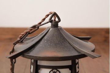 和製アンティーク　情緒あふれる佇まいが魅力的な吊り灯籠(天井照明、吊り下げ照明)