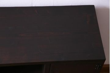 ラフジュ工房オリジナル　3×3マス　チェッカー模様に扉が付いた脚付マス目棚・右開き(収納棚、ロッカー)
