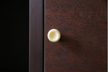 ラフジュ工房オリジナル　3×3マス　チェッカー模様に扉が付いた壁掛けマス目棚・右開き(収納棚、ウォールシェルフ、吊り戸棚)