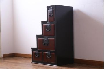 中古　高級品　　民芸城山　モダンデザインが目を惹く一閑張り階段箪笥(一貫張り、小物収納)