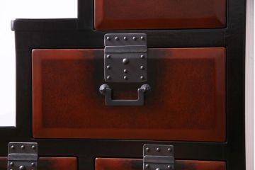 中古　高級品　　民芸城山　モダンデザインが目を惹く一閑張り階段箪笥(一貫張り、小物収納)