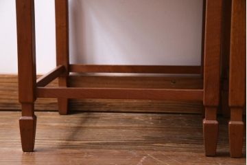 ヴィンテージ家具　北欧ビンテージ　チーク材　ミッドセンチュリーな雰囲気漂うタイルトップのネストテーブル(サイドテーブル)