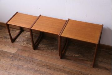 ヴィンテージ家具　北欧ビンテージ　G-PLAN(ジープラン)　チーク材　温かみのある木味のネストテーブル(サイドテーブル)