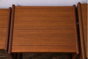 ヴィンテージ家具　北欧ビンテージ　G-PLAN(ジープラン)　チーク材　温かみのある木味のネストテーブル(サイドテーブル)