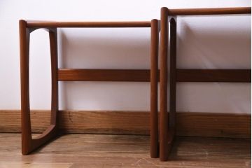 ヴィンテージ家具　北欧ビンテージ　G-PLAN(ジープラン)　チーク材　温かみのある木味のネストテーブル(サイドテーブル)