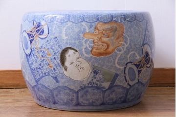 アンティーク雑貨　和製アンティーク　特大!　能面紋様が個性的な瀬戸火鉢(鉢カバー)