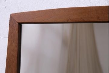 アンティーク雑貨　北欧ビンテージ　温かな雰囲気のチーク材製ウォールミラー(壁掛け鏡)