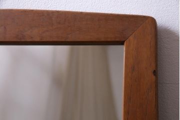 アンティーク雑貨　北欧ビンテージ　温かな雰囲気のチーク材製ウォールミラー(壁掛け鏡)