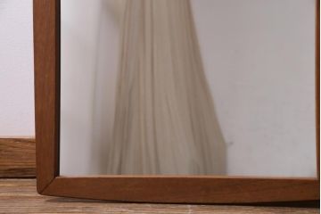 アンティーク雑貨　北欧ビンテージ　温かな雰囲気のチーク材製ウォールミラー(壁掛け鏡)