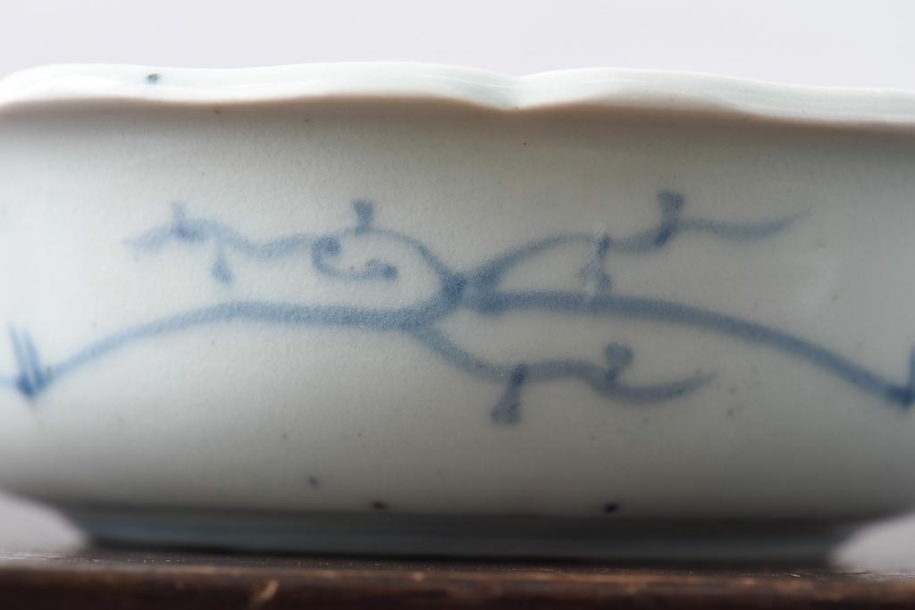 江戸期 微塵唐草紋様 淡く優しげな雰囲気漂う染付鉢(なます皿)