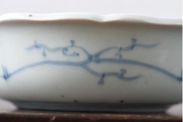 江戸期 微塵唐草紋様 淡く優しげな雰囲気漂う染付鉢(なます皿)