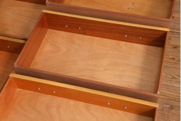 ヴィンテージ家具　北欧ビンテージ　G-PLAN(ジープラン)　Brandon(ブランドン)　オーク材　個性的な引手の5段チェスト(引き出し)