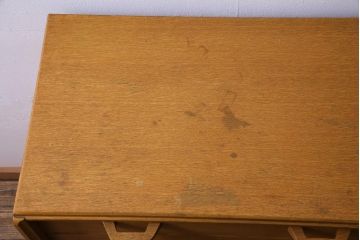 ヴィンテージ家具　北欧ビンテージ　G-PLAN(ジープラン)　Brandon(ブランドン)　オーク材　個性的な引手の5段チェスト(引き出し)