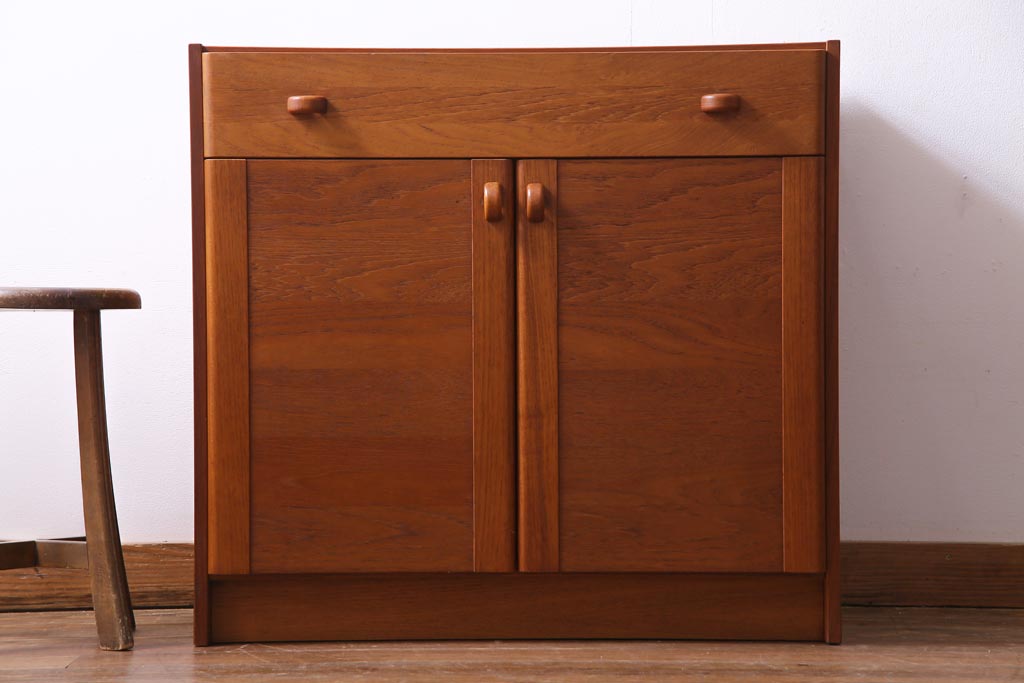 ヴィンテージ家具　北欧ビンテージ　デンマーク　DOMINO MOBLER　キャビネット(カウンターキャビネット、収納棚)