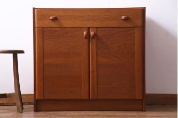 ヴィンテージ家具　北欧ビンテージ　デンマーク　DOMINO MOBLER　キャビネット(カウンターキャビネット、収納棚)