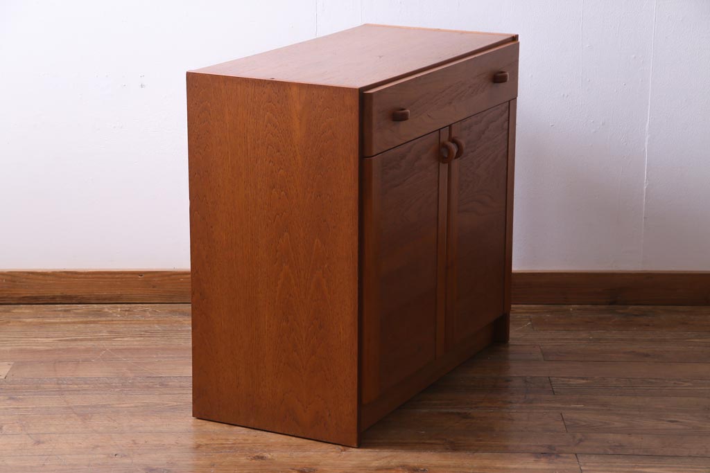 ヴィンテージ家具　北欧ビンテージ　デンマーク　DOMINO MOBLER　キャビネット(カウンターキャビネット、収納棚)