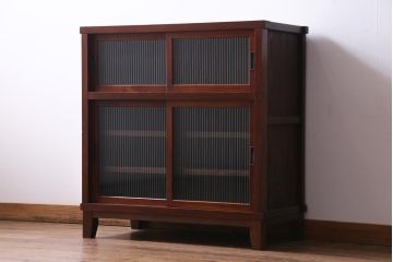 レトロ家具　昭和レトロ　モールガラス入り　リメイク　ノスタルジックな脚付ガラス戸棚(収納棚、キャビネット)