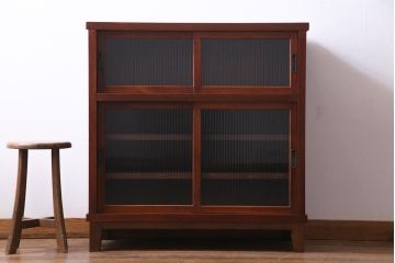 レトロ家具　昭和レトロ　モールガラス入り　リメイク　ノスタルジックな脚付ガラス戸棚(収納棚、キャビネット)