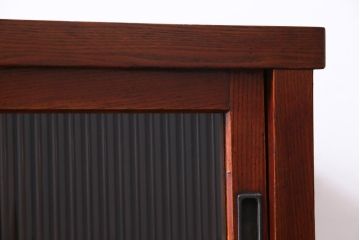 レトロ家具　昭和レトロ　モールガラス入り　リメイク　ノスタルジックな脚付ガラス戸棚(収納棚、キャビネット)