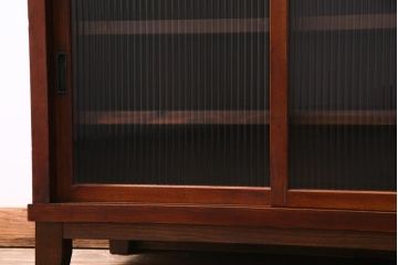 レトロ家具　昭和レトロ　モールガラス入り　リメイク　ノスタルジックな脚付ガラス戸棚(収納棚、キャビネット)