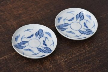 江戸期　虫文　白磁とのバランスが美しい染付小皿2枚セット(3寸皿)