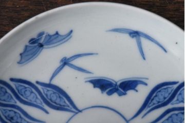 江戸期　虫文　白磁とのバランスが美しい染付小皿2枚セット(3寸皿)