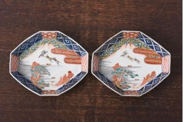 古民具・骨董　幕末明治期　鶴松　干し網に舟　色絵錦手皿2枚セット(和食器、菱形)(1)