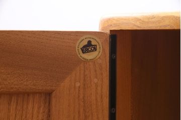 ヴィンテージ家具　イギリスビンテージ　楡材　ERCOL(アーコール)　丸みのあるフォルムのキャスター付きサイドボード(収納棚、キャビネット)(1)